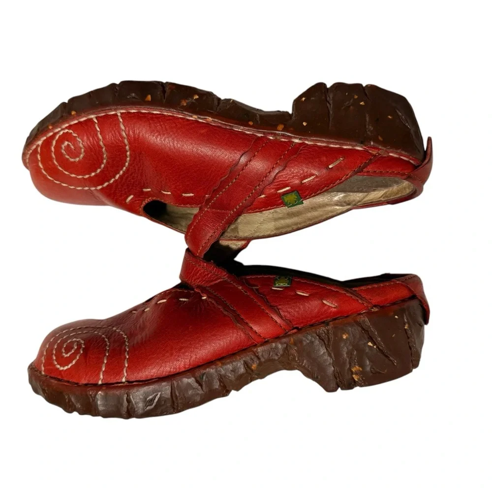 El Naturalista Red Leather Mary Jane Clogs with Contrast Stitching - Picture 6 of 9